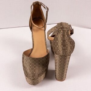 Bill Blass Ellie Platform Heels Womens 10 Gold 70s Inspired Retro Disco Chic